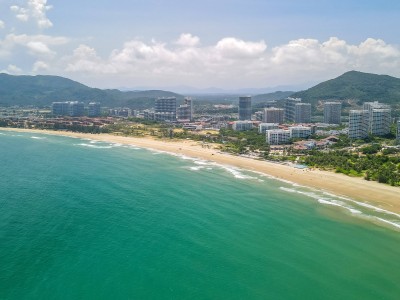 石家庄万宁旅游：海滩与热带雨林，魅力对比